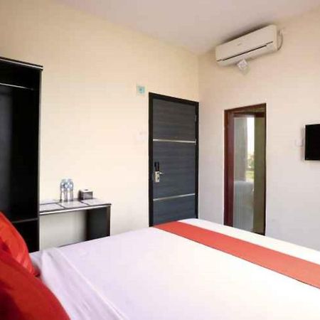 Blitz Hotel Batam Tanjung Uncang Sekupang Bagian luar foto
