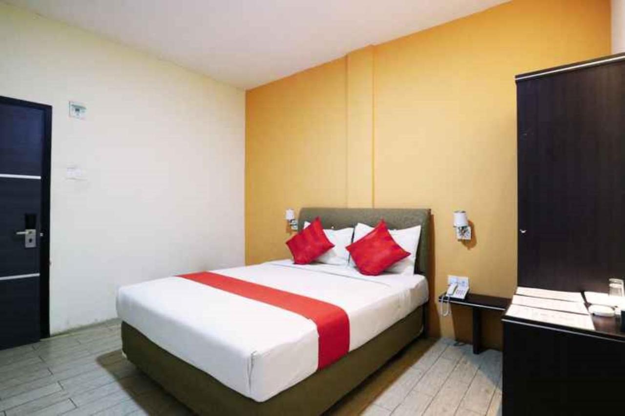 Blitz Hotel Batam Tanjung Uncang Sekupang Bagian luar foto