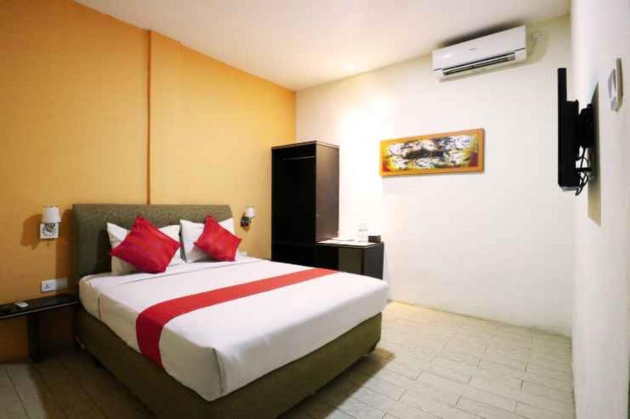 Blitz Hotel Batam Tanjung Uncang Sekupang Bagian luar foto