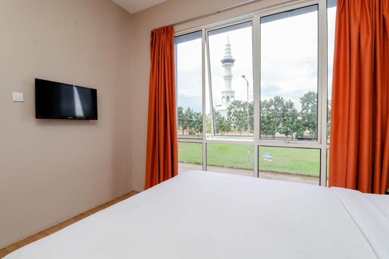 Blitz Hotel Batam Tanjung Uncang Sekupang Bagian luar foto