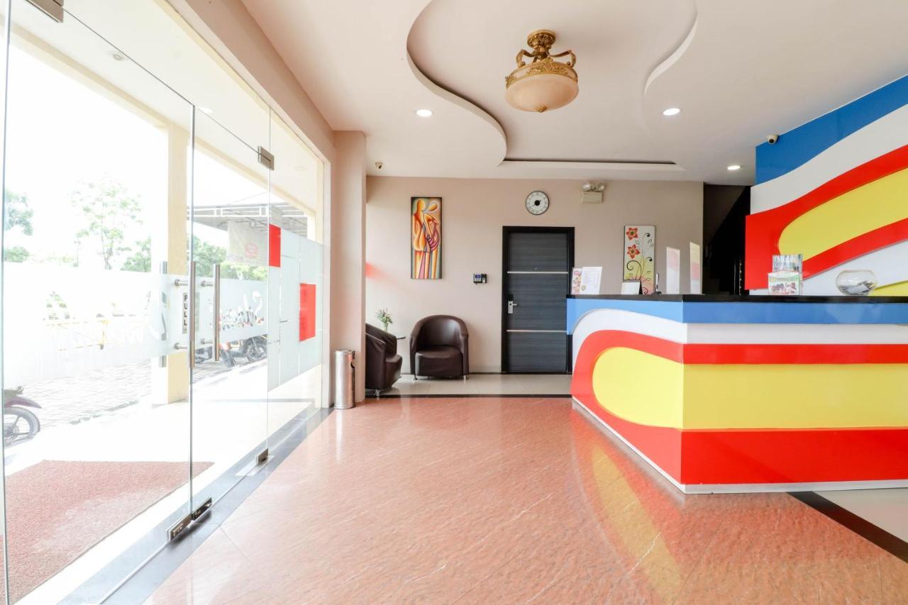 Blitz Hotel Batam Tanjung Uncang Sekupang Bagian luar foto