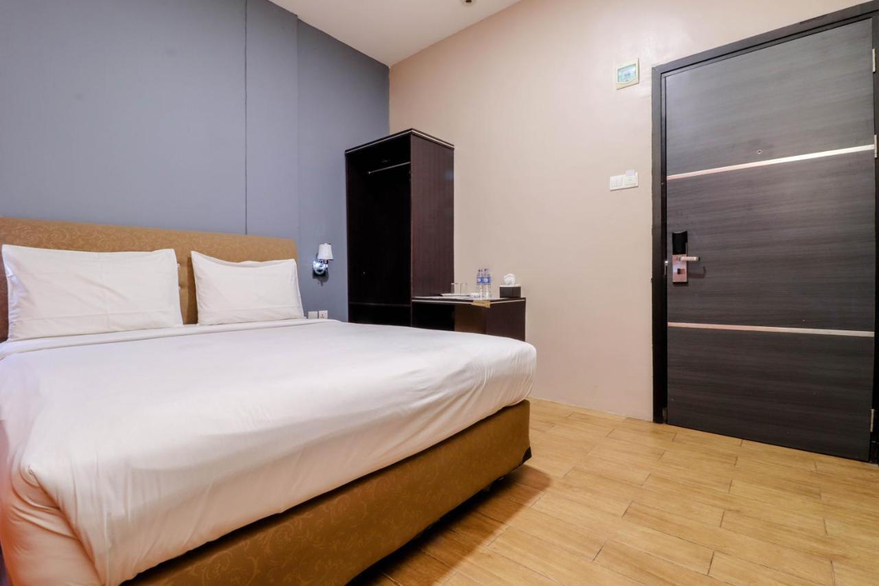 Blitz Hotel Batam Tanjung Uncang Sekupang Bagian luar foto