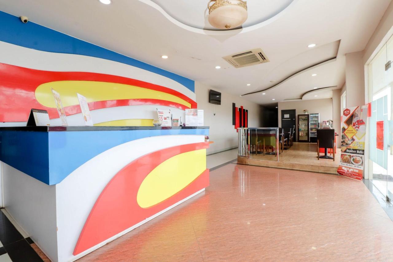 Blitz Hotel Batam Tanjung Uncang Sekupang Bagian luar foto