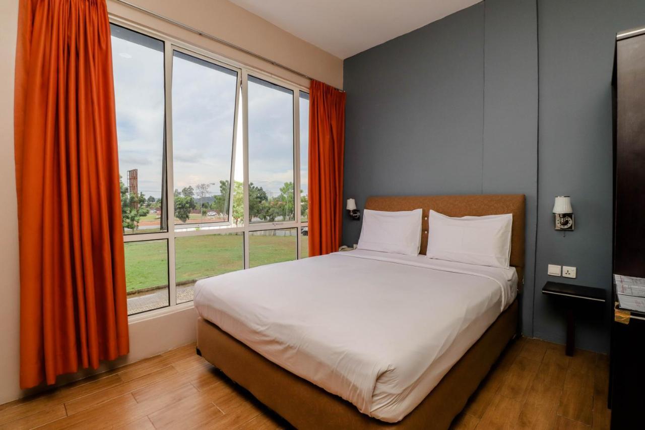 Blitz Hotel Batam Tanjung Uncang Sekupang Bagian luar foto
