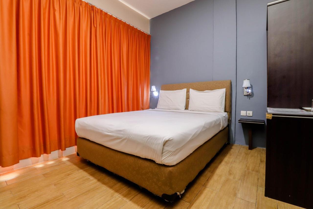 Blitz Hotel Batam Tanjung Uncang Sekupang Bagian luar foto